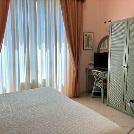 Hotel Delle Rose San Bartolomeo Al Mare Ngoại thất bức ảnh
