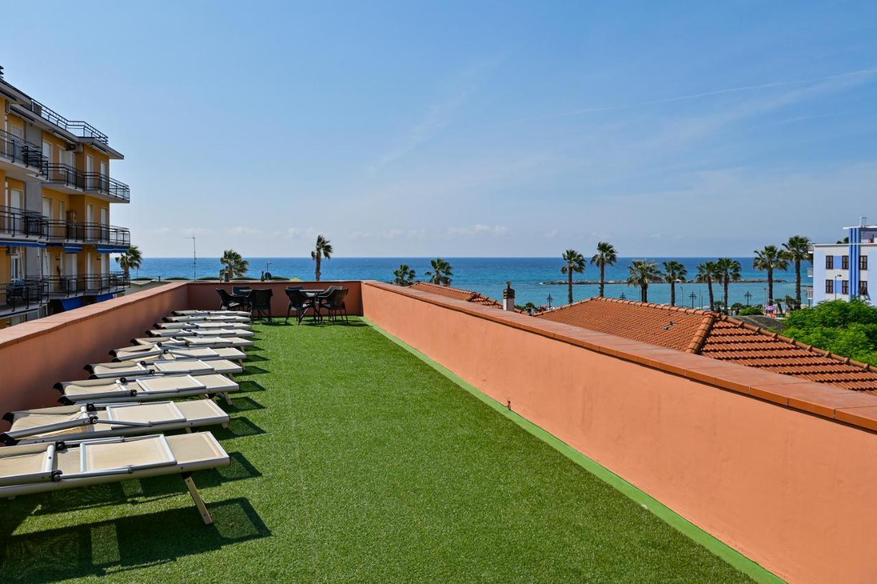Hotel Delle Rose San Bartolomeo Al Mare Ngoại thất bức ảnh