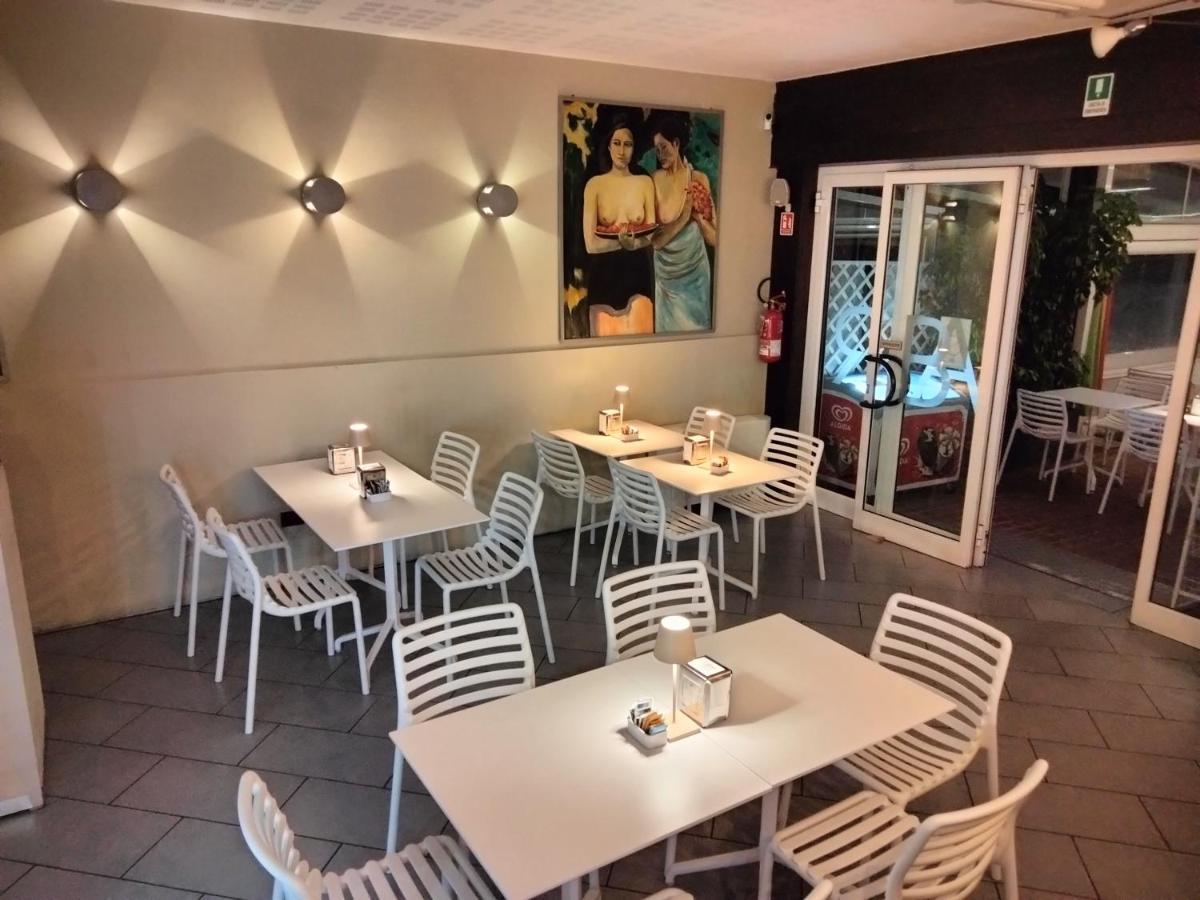 Hotel Delle Rose San Bartolomeo Al Mare Ngoại thất bức ảnh
