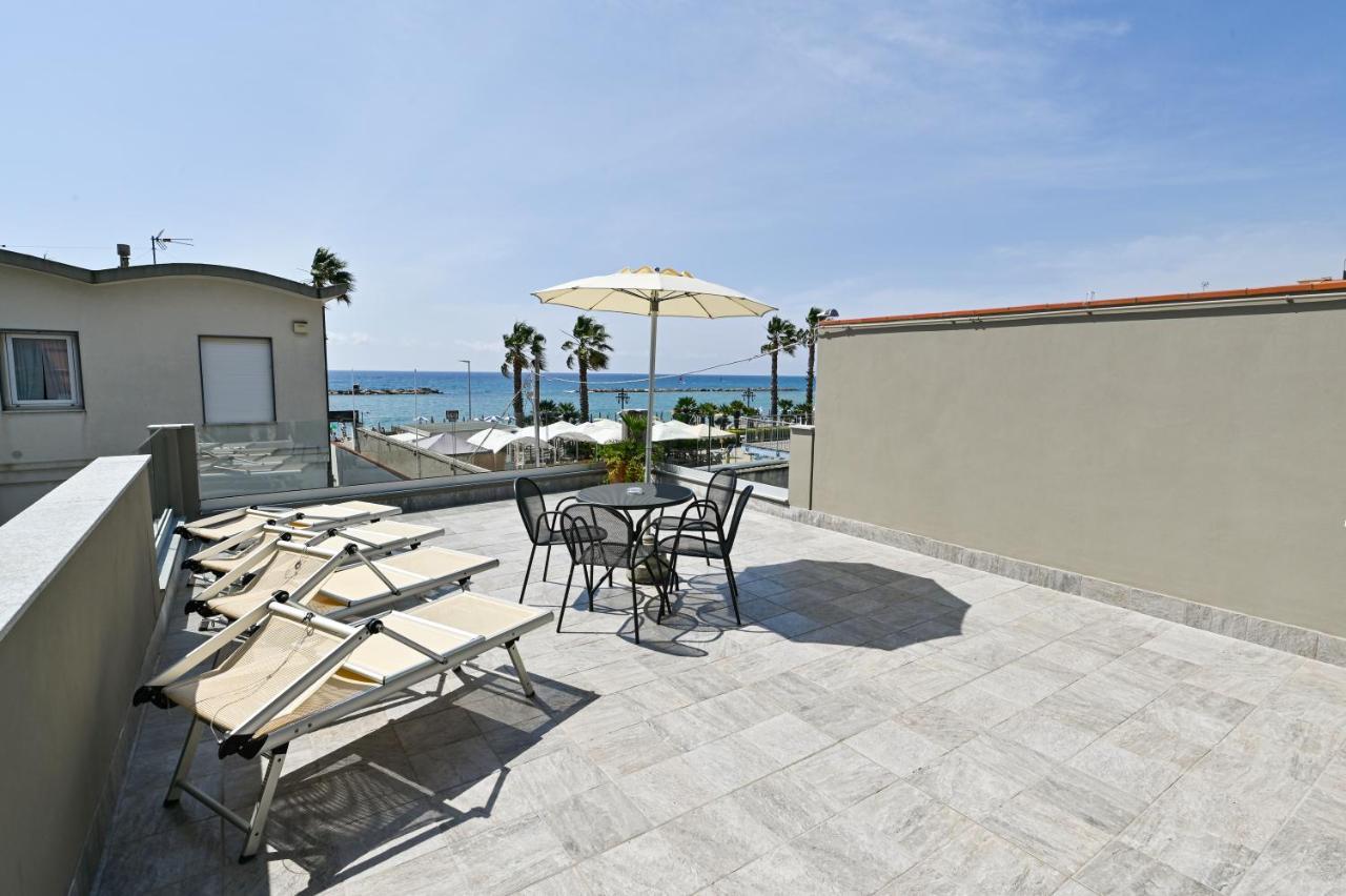 Hotel Delle Rose San Bartolomeo Al Mare Ngoại thất bức ảnh