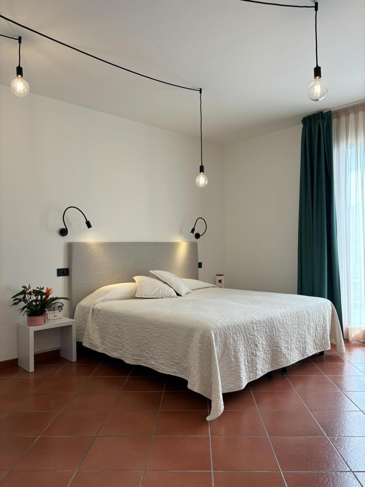 Hotel Delle Rose San Bartolomeo Al Mare Ngoại thất bức ảnh
