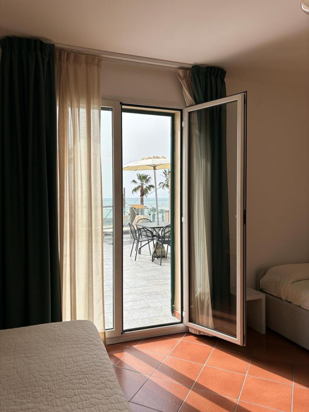 Hotel Delle Rose San Bartolomeo Al Mare Ngoại thất bức ảnh