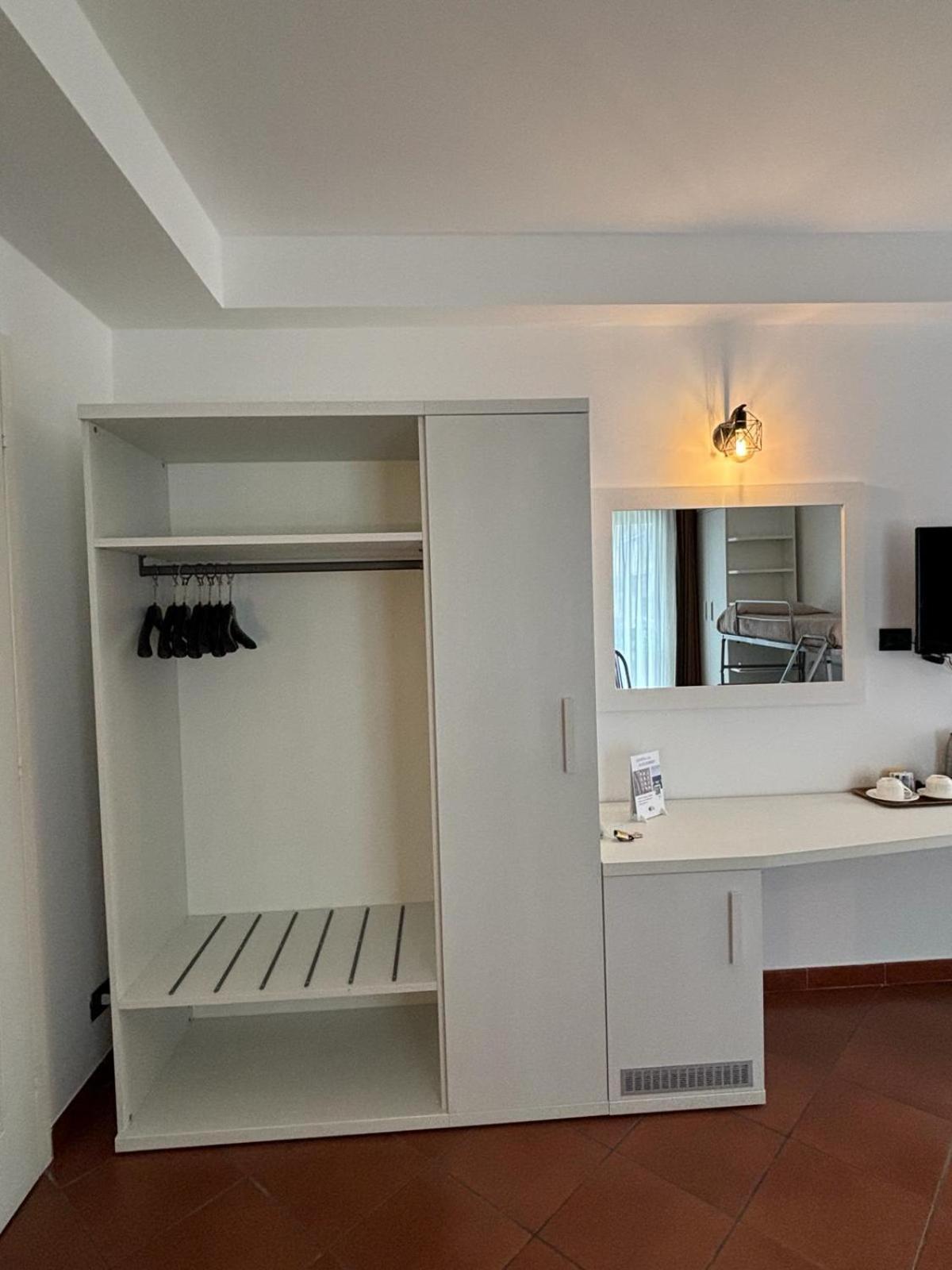Hotel Delle Rose San Bartolomeo Al Mare Ngoại thất bức ảnh