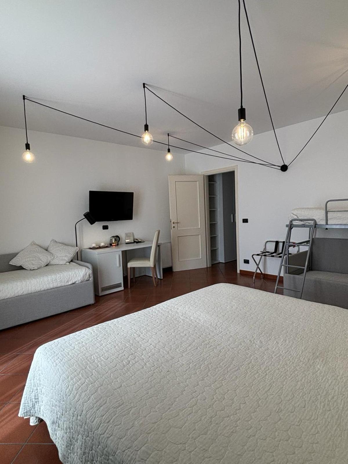 Hotel Delle Rose San Bartolomeo Al Mare Ngoại thất bức ảnh