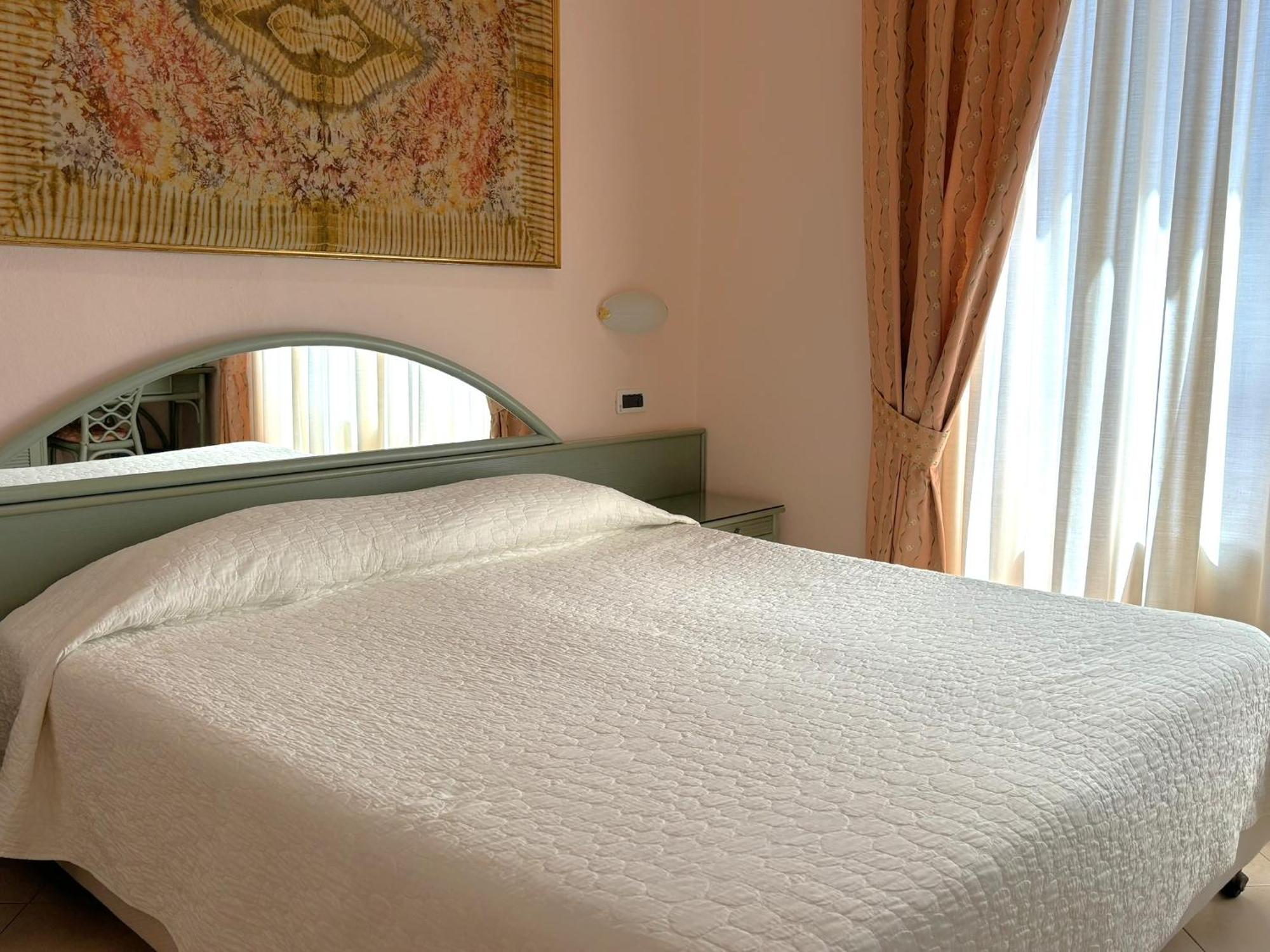 Hotel Delle Rose San Bartolomeo Al Mare Ngoại thất bức ảnh