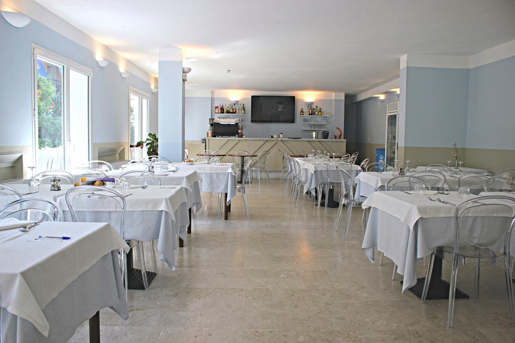 Hotel Delle Rose San Bartolomeo Al Mare Ngoại thất bức ảnh