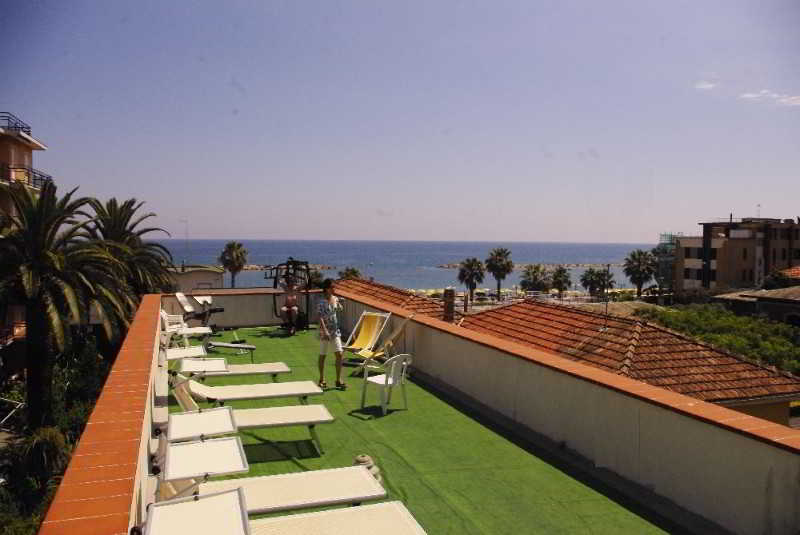 Hotel Delle Rose San Bartolomeo Al Mare Ngoại thất bức ảnh