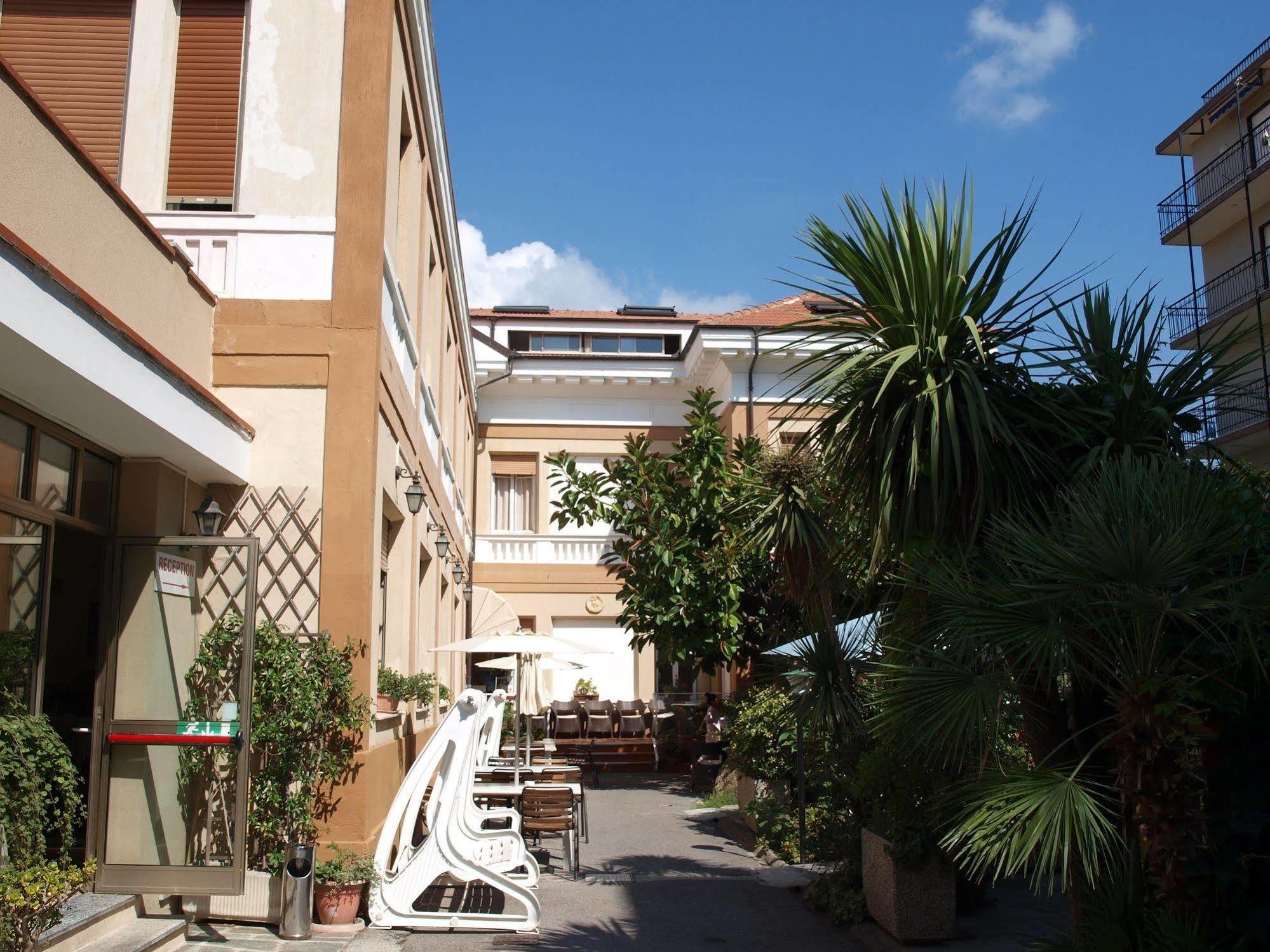 Hotel Delle Rose San Bartolomeo Al Mare Ngoại thất bức ảnh
