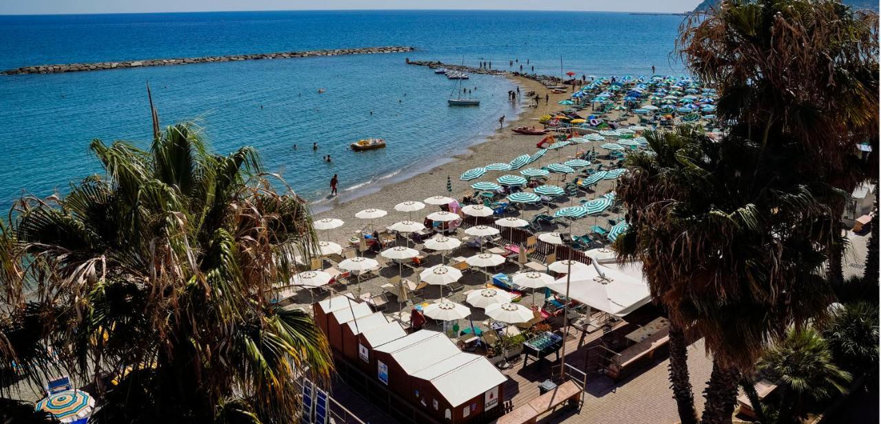 Hotel Delle Rose San Bartolomeo Al Mare Ngoại thất bức ảnh
